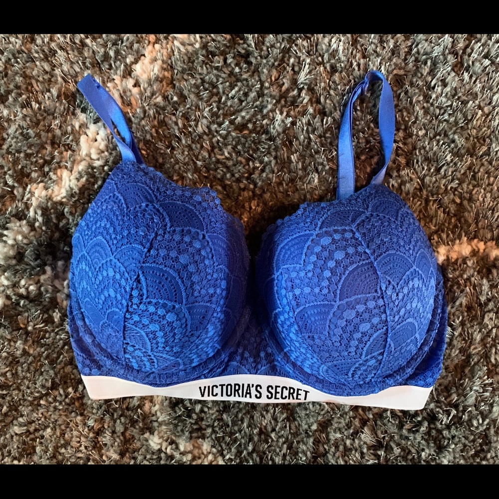 Victoria’s Secret padded sports bra size 36 DD